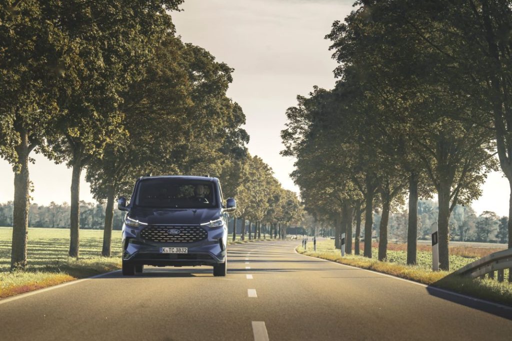 Ford Tourneo Custom 2024: La reinvención del monovolumen 10 Motor16 Ford Tourneo Custom 2024 10 Motor16