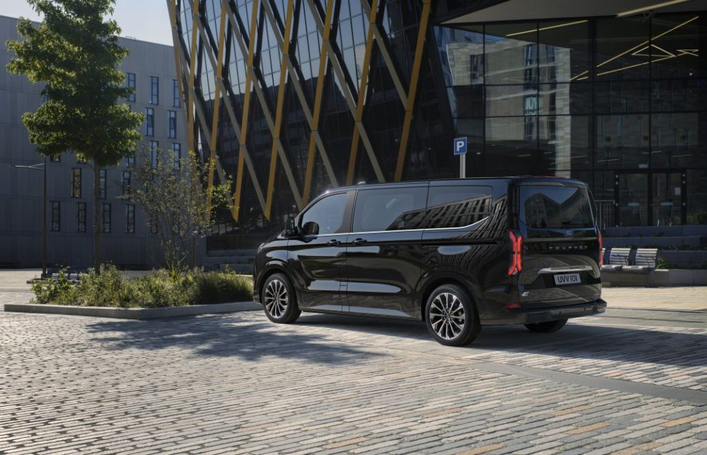 Ford Tourneo Custom 2024: La reinvención del monovolumen 7 Motor16 Ford Tourneo Custom 2024 3 Motor16