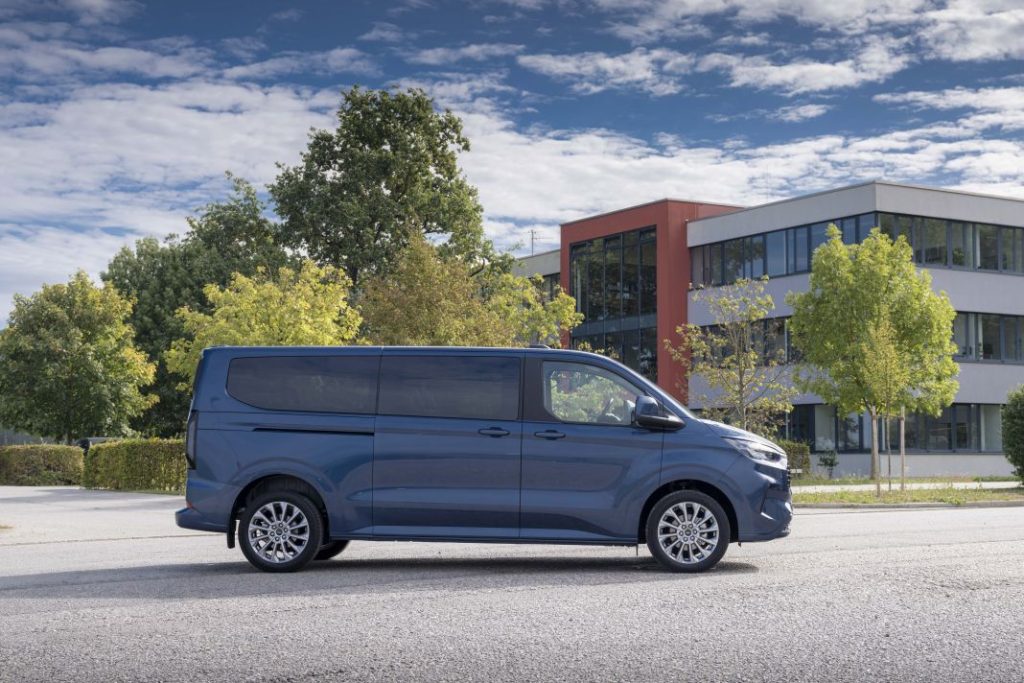 Ford Tourneo Custom 2024: La reinvención del monovolumen 1 Motor16 Ford Tourneo Custom 2024 (9)