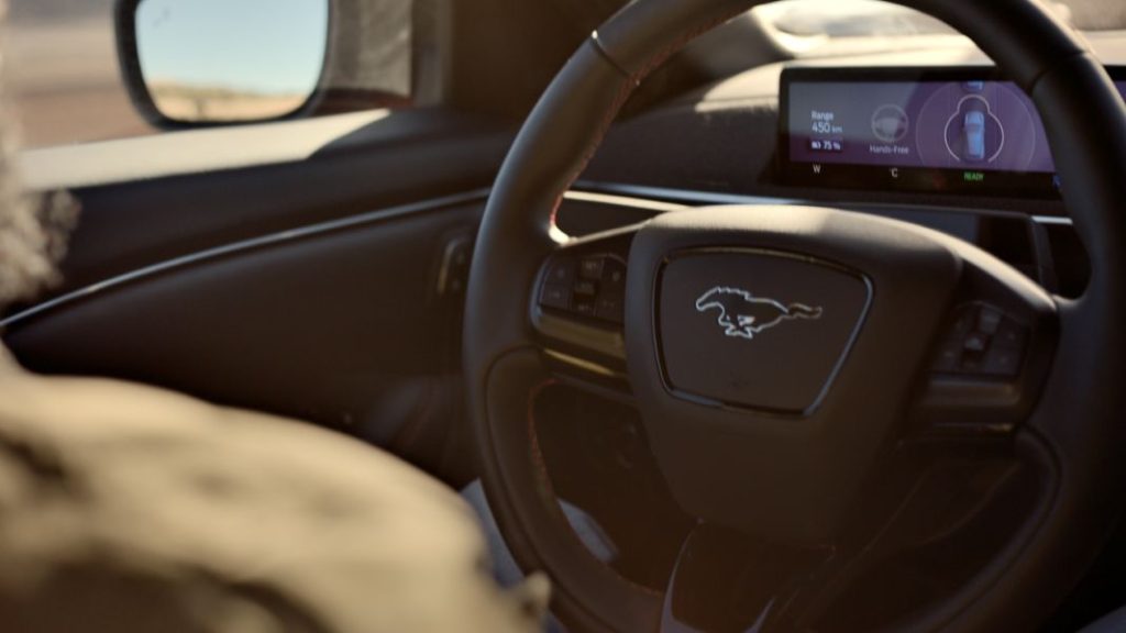 Conquista el volante con maestría: descubre el arte de la atención dividida en la conducción española 4 Motor16 Ford conduccion autonoma blue cruise 19 Motor16