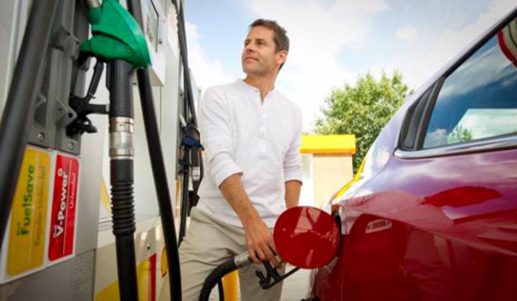 Ni Repsol, ni Cepsa, ni BP… Esta es la gasolina con la que tu coche recorrerá más kilómetros 181 Motor16 combustible
