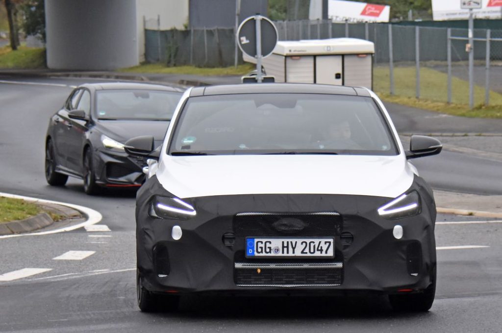 Fotos espía del Hyundai i30 N Fastback. El deportivo más práctico 3 Motor16 Hyundai i30 Fastback N facelift 1 Motor16