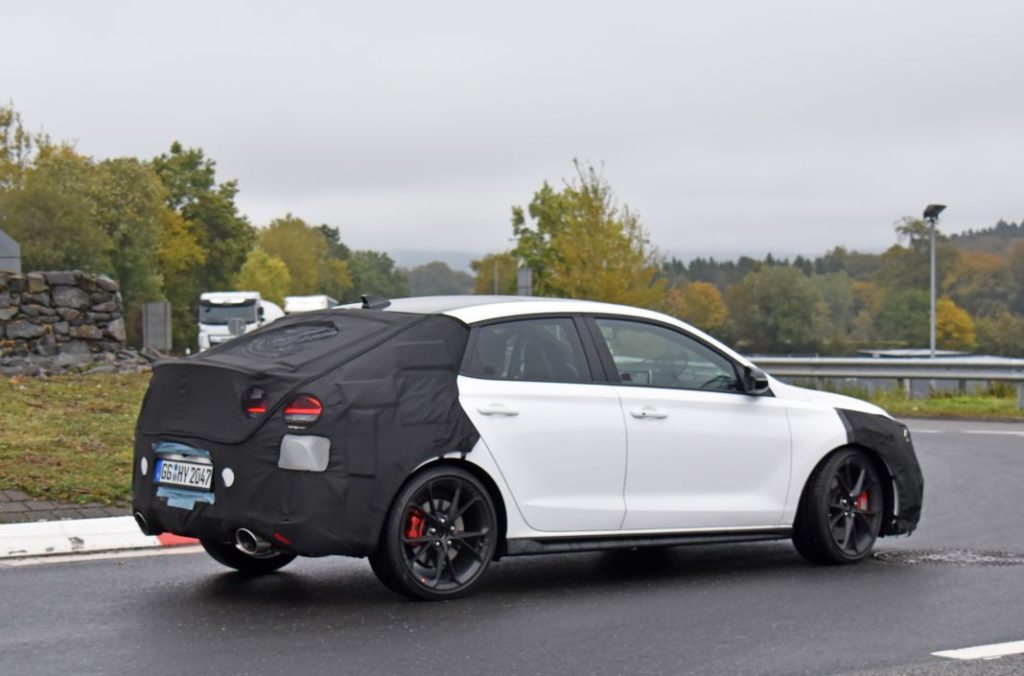 Fotos espía del Hyundai i30 N Fastback. El deportivo más práctico 11 Motor16 Hyundai i30 Fastback N facelift 10 Motor16