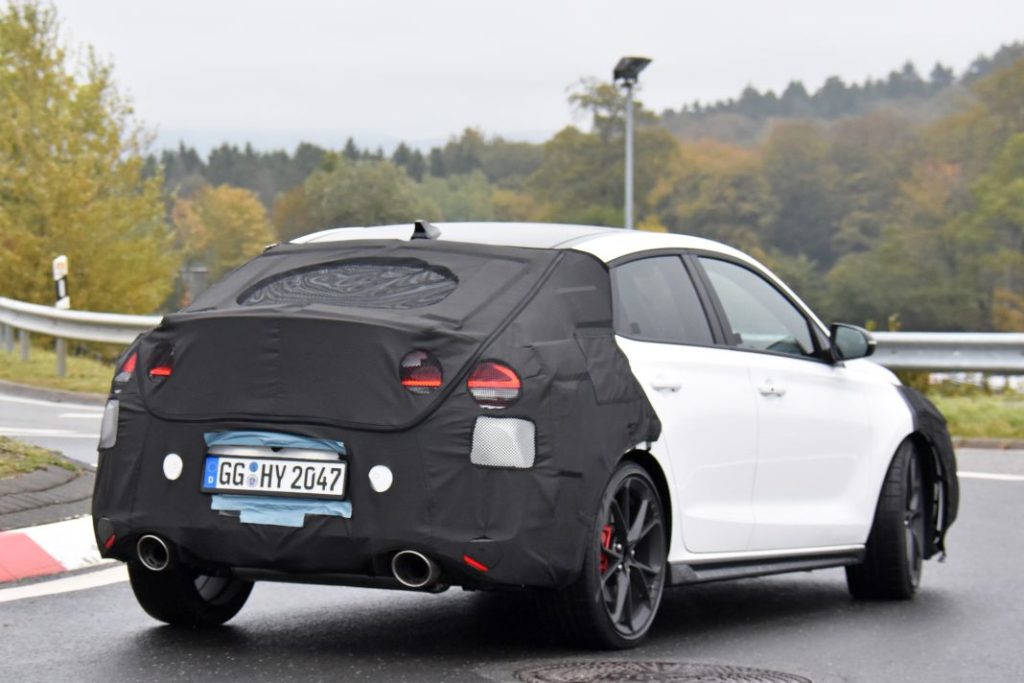 Fotos espía del Hyundai i30 N Fastback. El deportivo más práctico 12 Motor16 Hyundai i30 Fastback N facelift 11 Motor16