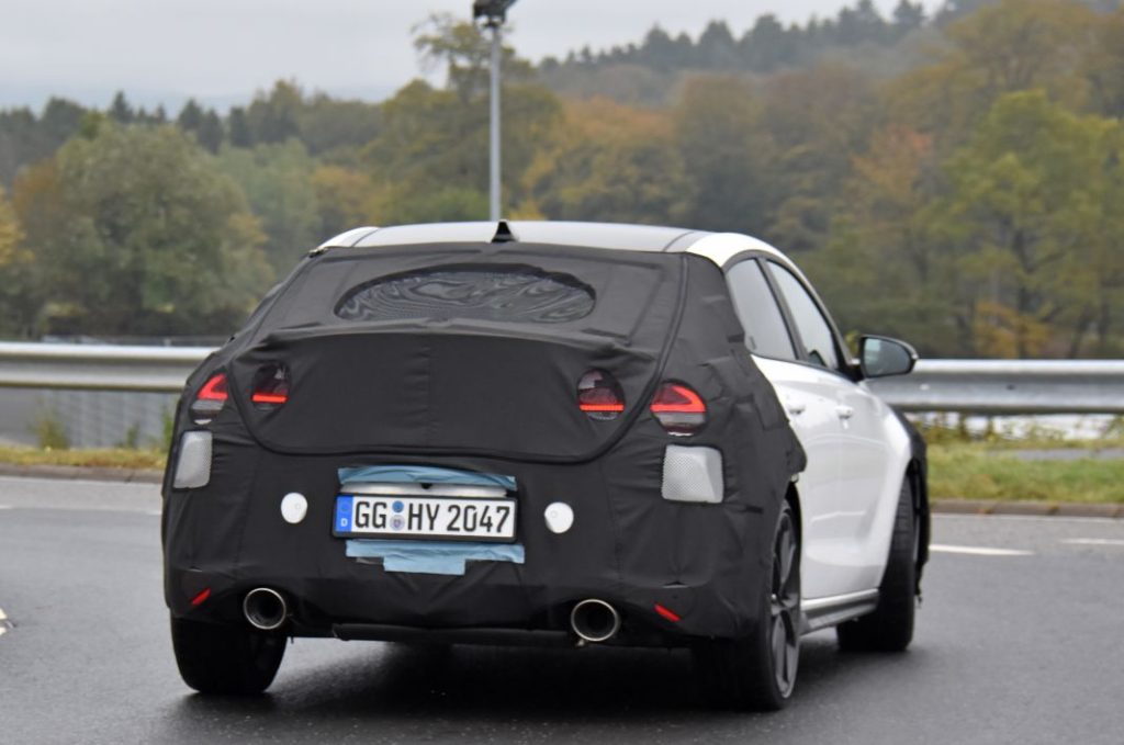 Fotos espía del Hyundai i30 N Fastback. El deportivo más práctico 14 Motor16 Hyundai i30 Fastback N facelift 13 Motor16