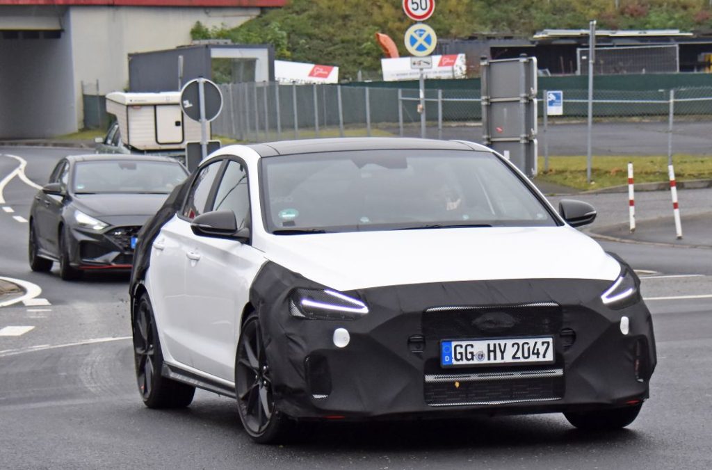Fotos espía del Hyundai i30 N Fastback. El deportivo más práctico 4 Motor16 Hyundai i30 Fastback N facelift 2 Motor16