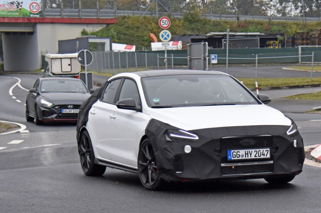 Fotos espía del Hyundai i30 N Fastback. El deportivo más práctico 5 Motor16 Hyundai i30 Fastback N facelift 3 Motor16