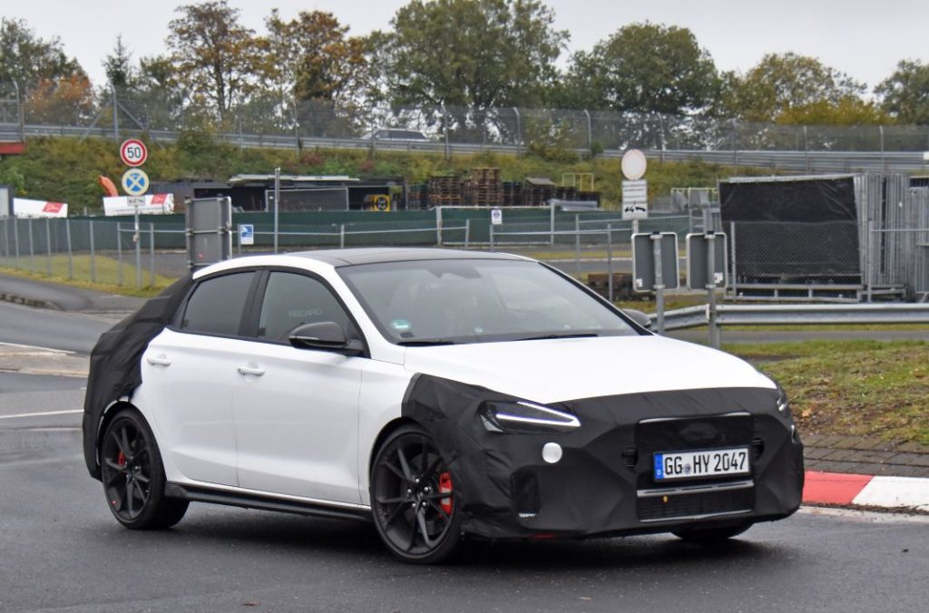Fotos espía del Hyundai i30 N Fastback. El deportivo más práctico 6 Motor16 Hyundai i30 Fastback N facelift 4 Motor16