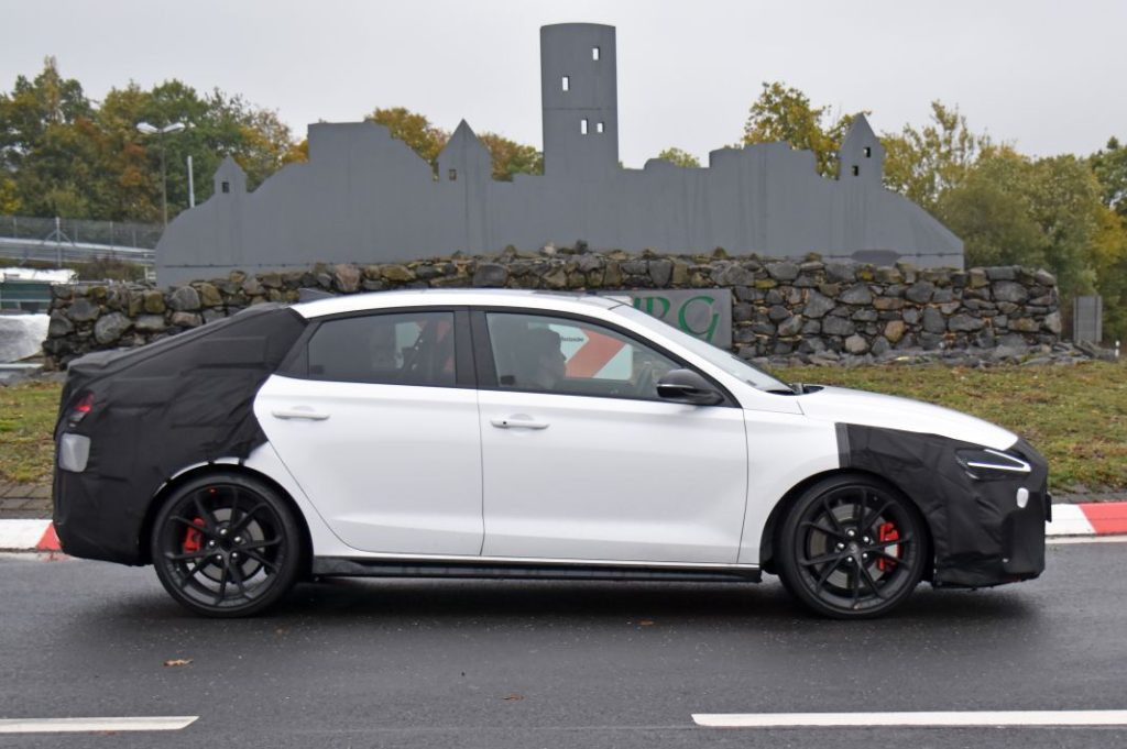 Fotos espía del Hyundai i30 N Fastback. El deportivo más práctico 9 Motor16 Hyundai i30 Fastback N facelift 8 Motor16