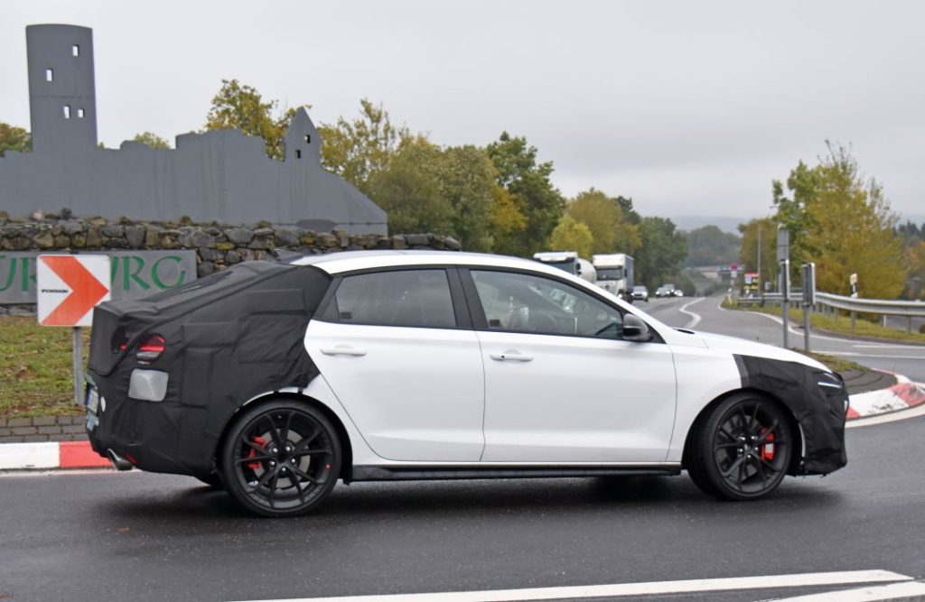Fotos espía del Hyundai i30 N Fastback. El deportivo más práctico 10 Motor16 Hyundai i30 Fastback N facelift 9 Motor16