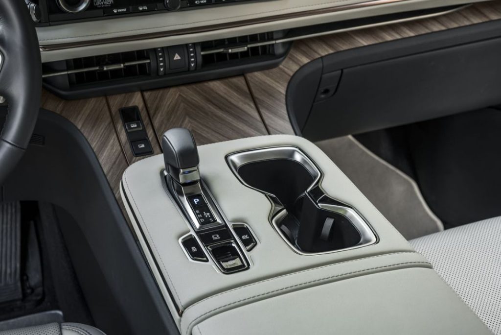 LEXUS LM 13 1 Motor16