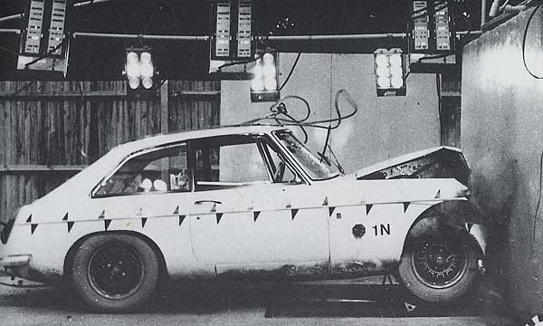 El MGB GT V8 cumple 50 años y se reencarna en el MG4 XPower... o eso dicen 7 Motor16 MGB GT V8 2 Motor16