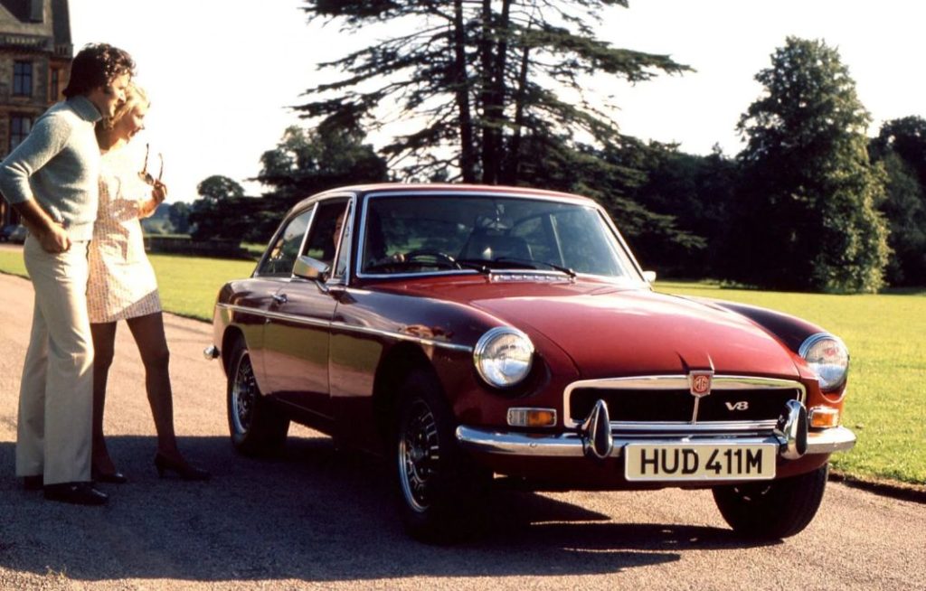 El MGB GT V8 cumple 50 años y se reencarna en el MG4 XPower... o eso dicen 3 Motor16 MGB GT V8 6 Motor16