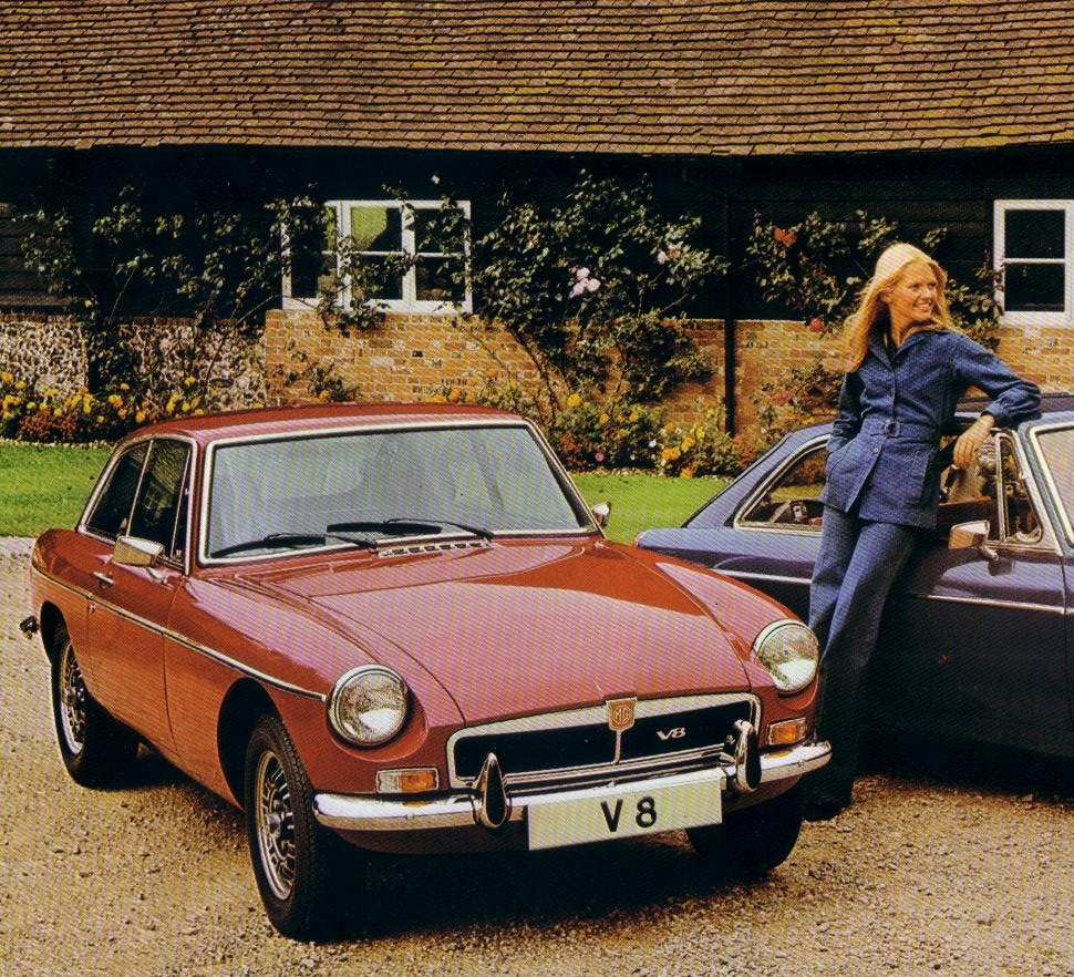 El MGB GT V8 cumple 50 años y se reencarna en el MG4 XPower... o eso dicen 4 Motor16 MGB GT V8 7 Motor16