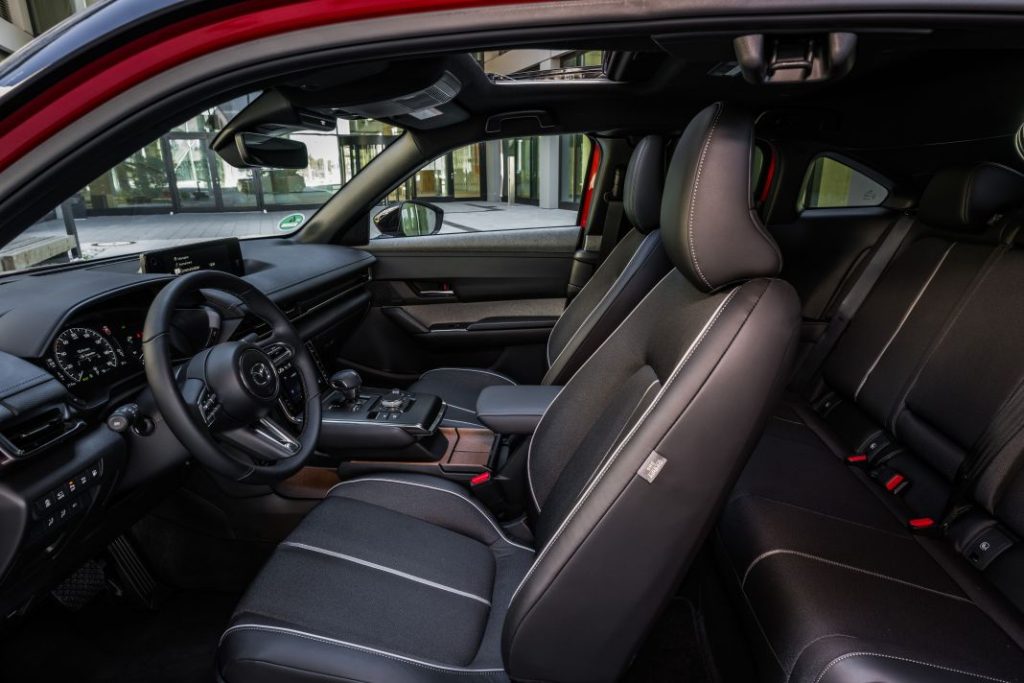 Primera prueba del Mazda MX-30 R-EV. Lo mejor de dos mundos 20 Motor16 Mazda MX 30 R EV 9 Motor16