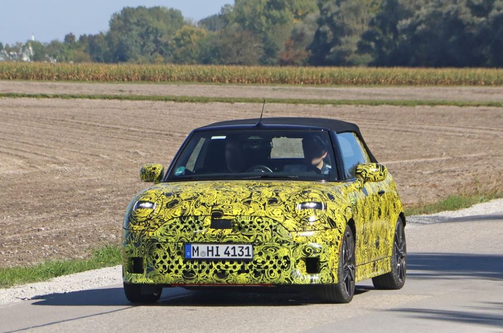 Fotos espía del Mini Cooper Cabrio 2024… con sorpresa 3 Motor16 Mini Cabrio 2024 1 Motor16