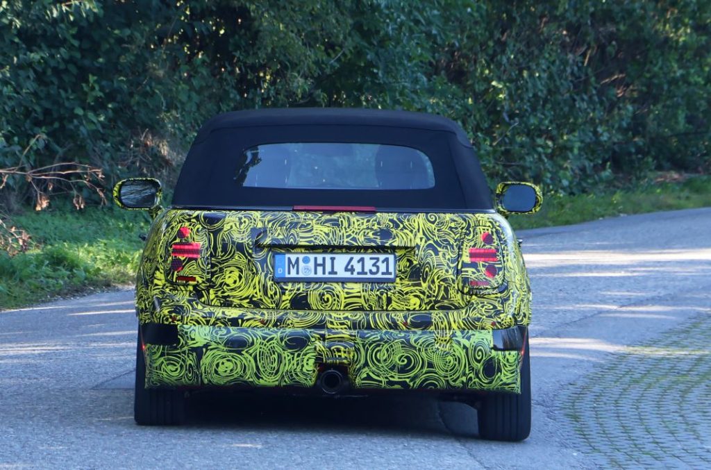 Fotos espía del Mini Cooper Cabrio 2024… con sorpresa 1 Motor16 Mini Cooper Cabrio 2024 (14)
