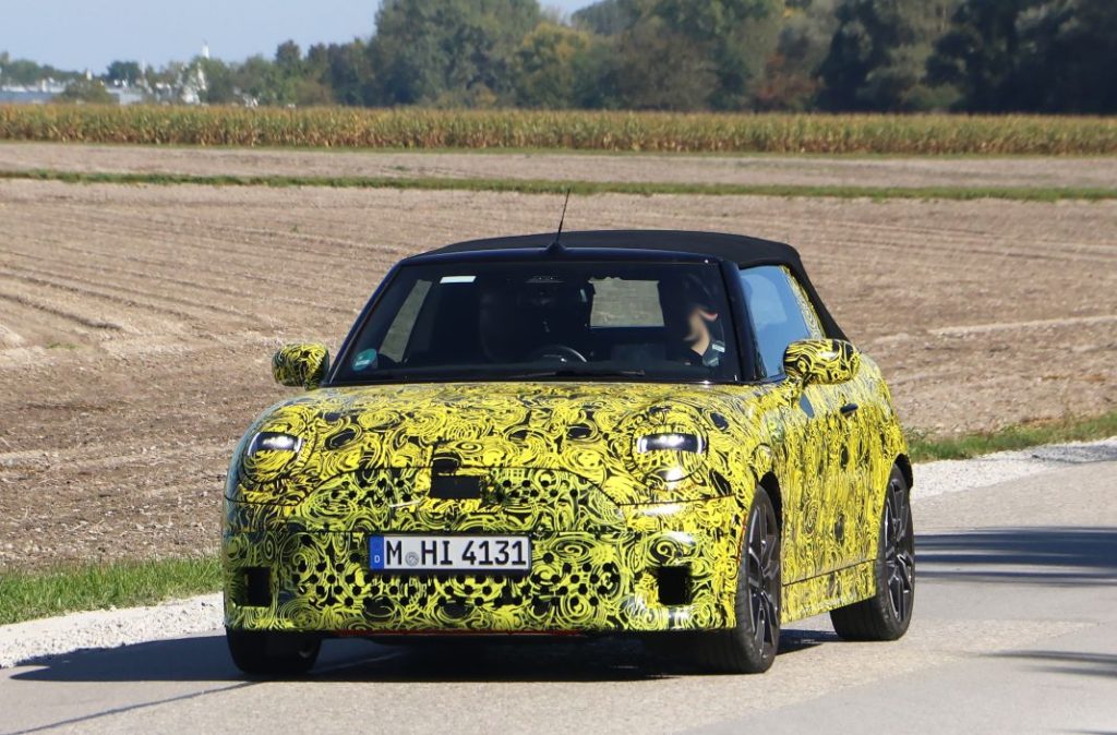 Fotos espía del Mini Cooper Cabrio 2024… con sorpresa 4 Motor16 Mini Cabrio 2024 2 Motor16