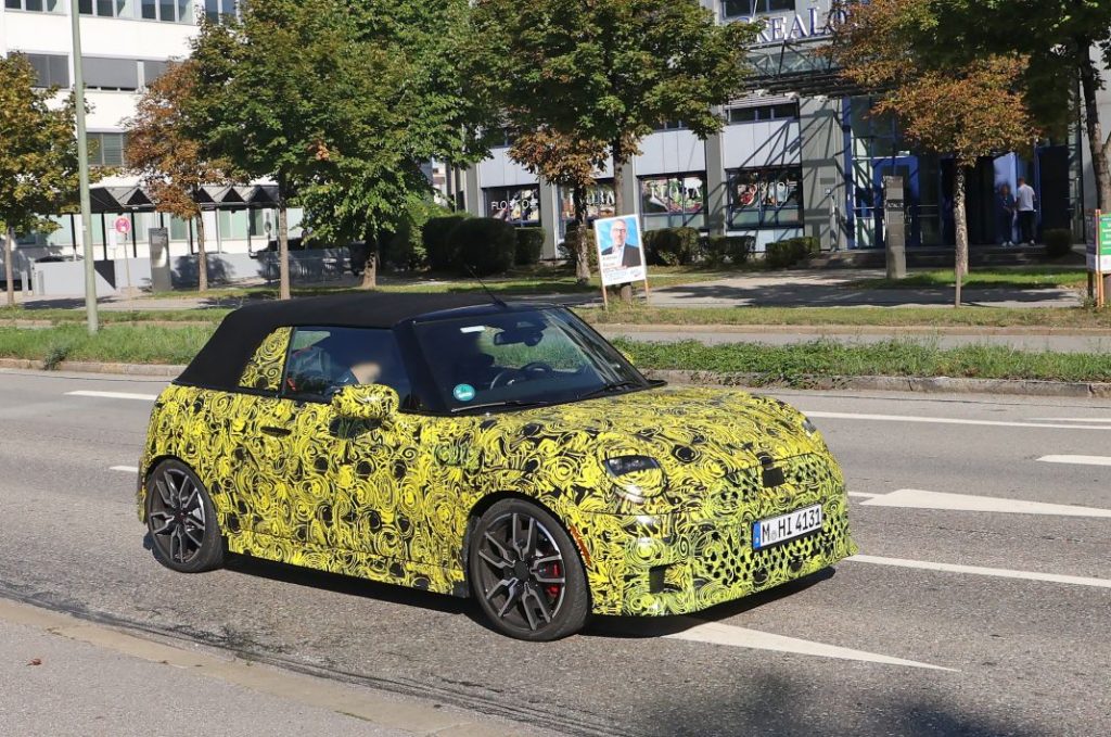 Fotos espía del Mini Cooper Cabrio 2024… con sorpresa 16 Motor16 Mini Cabrio 2024 21 Motor16