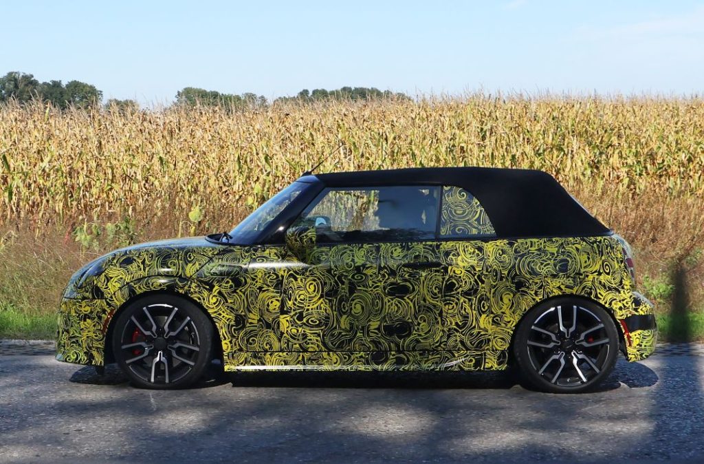 Fotos espía del Mini Cooper Cabrio 2024… con sorpresa 2 Motor16 Mini Cabrio 2024 (9)