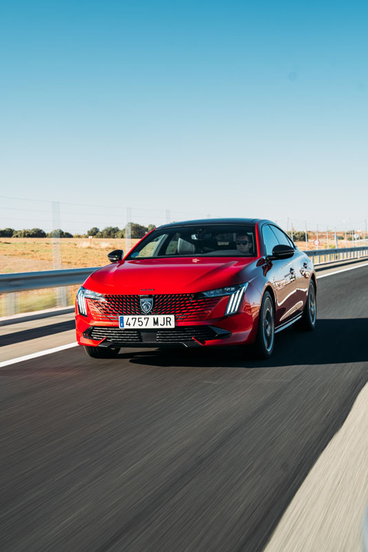 El Peugeot 508 PHEV 180, una berlina como las de antes con tecnología de vanguardia y casi sin rivales 1 Motor16 PEUGEOT 508 1 Motor16