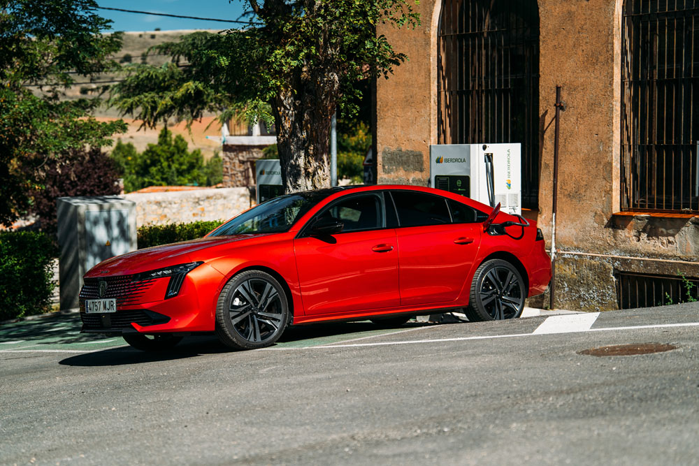 Primera prueba del Peugeot 508 PHEV 180: elegante, tecnológico y eficiente 18 Motor16 PEUGEOT 508 14 Motor16