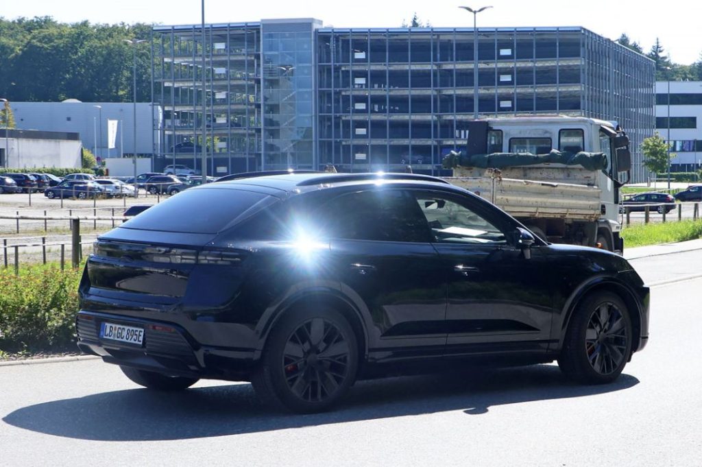El Porsche Macan eléctrico se prepara para desafiar al Tesla Model Y 12 Motor16 Porsche Macan EV 10 Motor16
