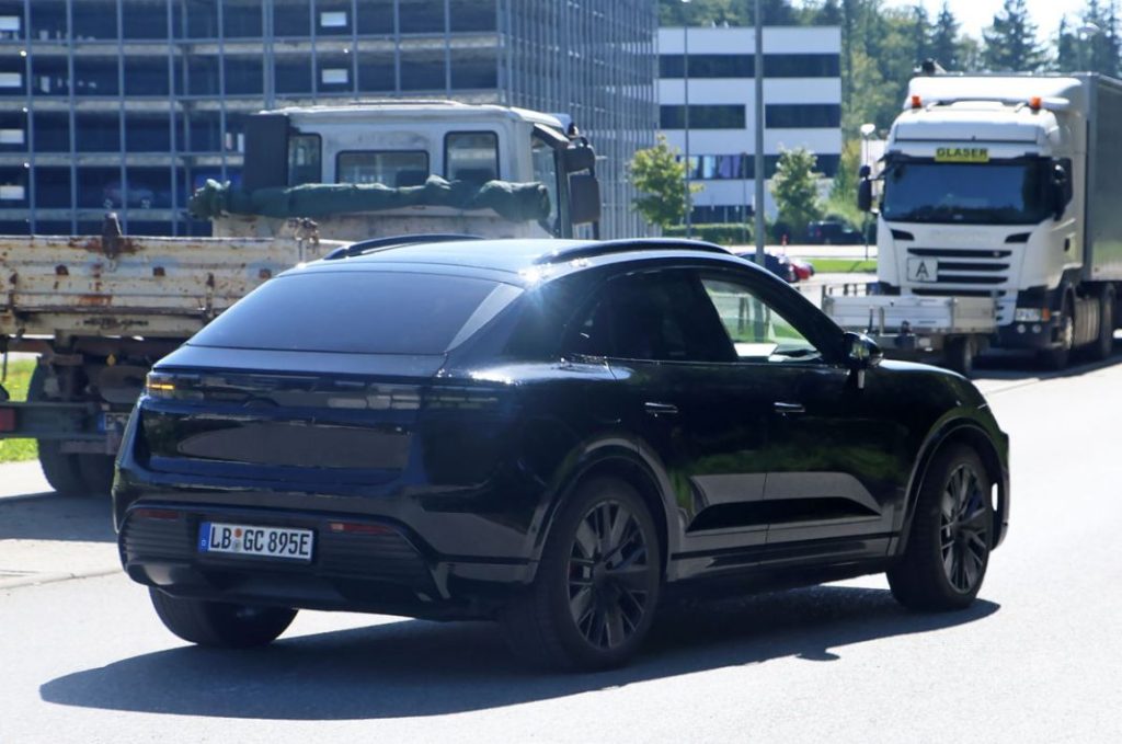 El Porsche Macan eléctrico se prepara para desafiar al Tesla Model Y 13 Motor16 Porsche Macan EV 11 Motor16