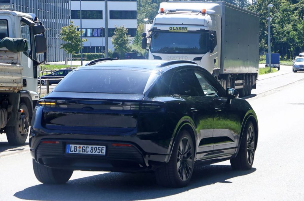 El Porsche Macan eléctrico se prepara para desafiar al Tesla Model Y 14 Motor16 Porsche Macan EV 12 Motor16
