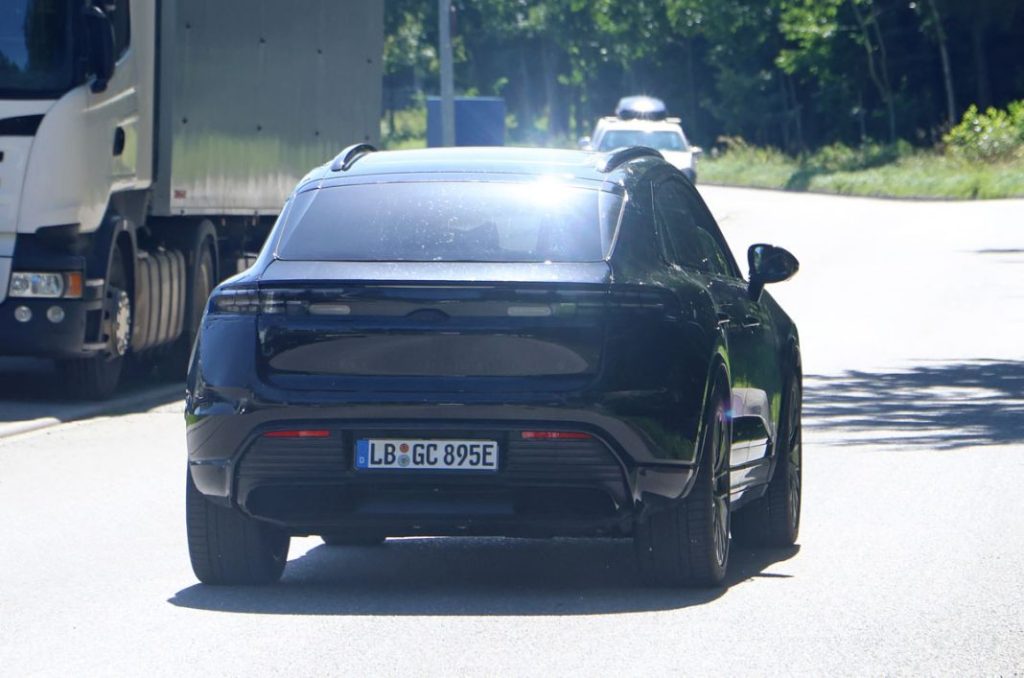 El Porsche Macan eléctrico se prepara para desafiar al Tesla Model Y 17 Motor16 Porsche Macan EV 15 Motor16