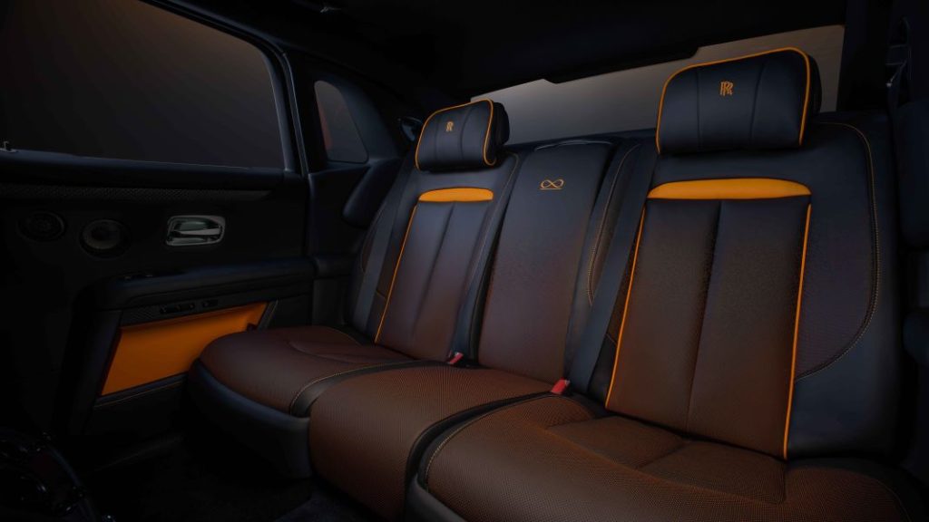 Rolls-Royce Ghost Black Badge Ékleipsis Private Collection: 25 ejemplares diseñados para eclipsarte 16 Motor16 Rolls Royce Black Badge Ghost Ekleipsis 12 Motor16