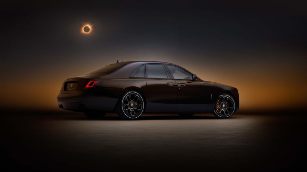 Rolls-Royce Ghost Black Badge Ékleipsis Private Collection: 25 ejemplares diseñados para eclipsarte 4 Motor16 Rolls Royce Black Badge Ghost Ekleipsis 2 Motor16