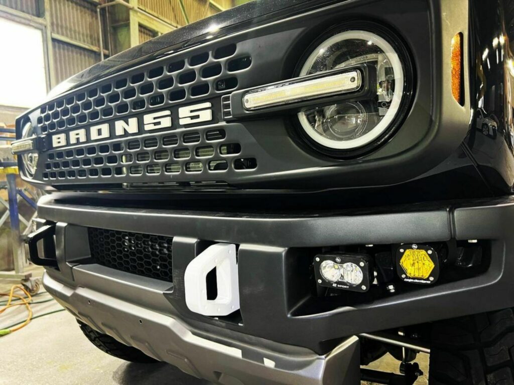 El Suzuki Jimny se transforma en un mini Ford Bronco 3 Motor16 Suzuki Jimny Bron55 by Garage ill 10 1024x768 1 Motor16