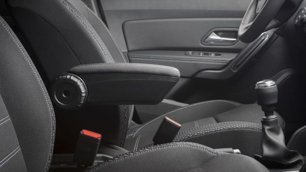 La forma correcta de colocar el asiento de tu coche a la perfección 118 Motor16 Uso de reposabrazos