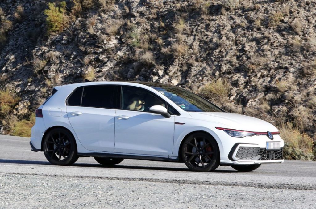El futuro Volkswagen Golf GTI, al descubierto 12 Motor16 VW Golf GTI facelift 10 Motor16
