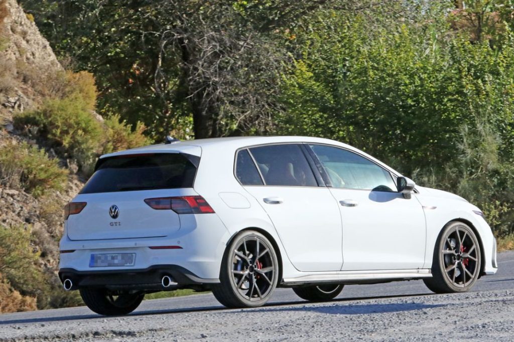 El futuro Volkswagen Golf GTI, al descubierto 15 Motor16 VW Golf GTI facelift 13 Motor16