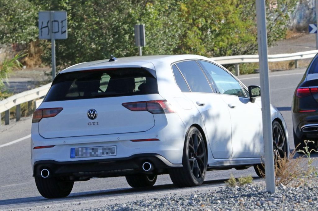 El futuro Volkswagen Golf GTI, al descubierto 18 Motor16 VW Golf GTI facelift 16 Motor16