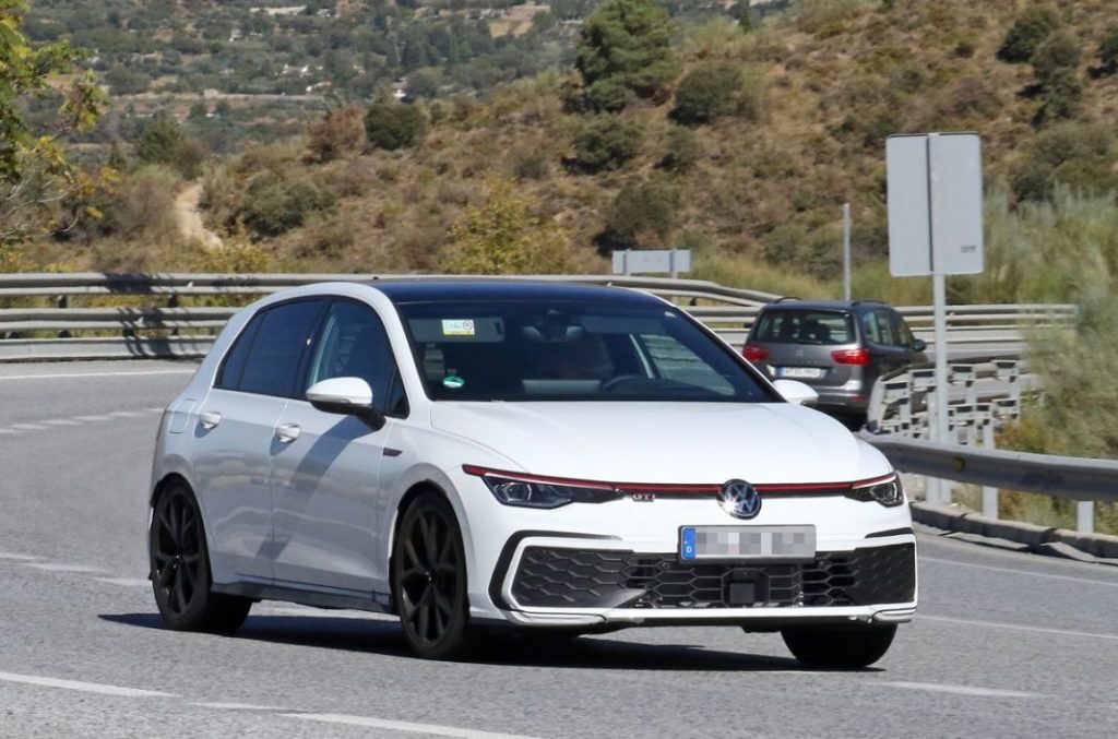 El futuro Volkswagen Golf GTI, al descubierto 4 Motor16 VW Golf GTI facelift 2 Motor16