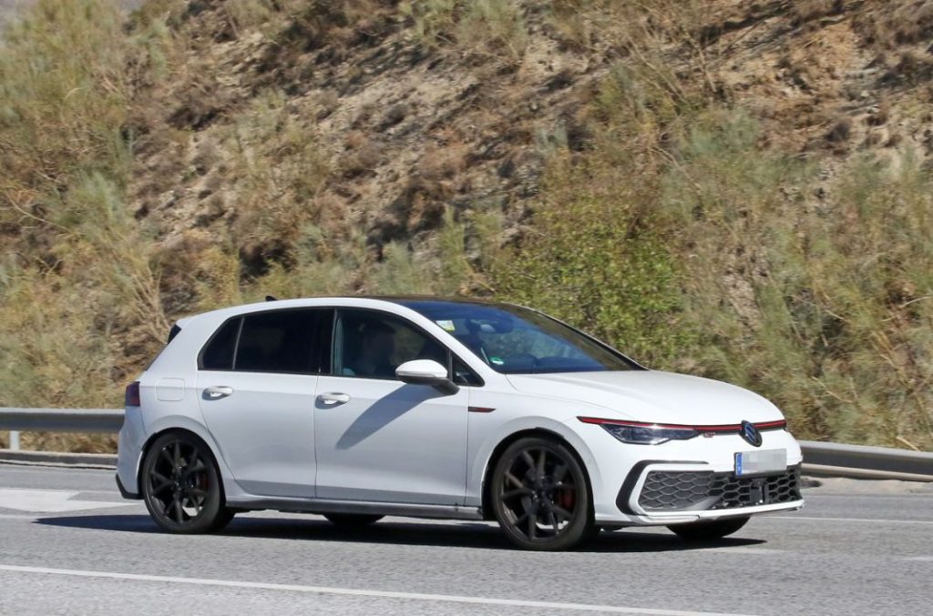El futuro Volkswagen Golf GTI, al descubierto 5 Motor16 VW Golf GTI facelift 3 Motor16