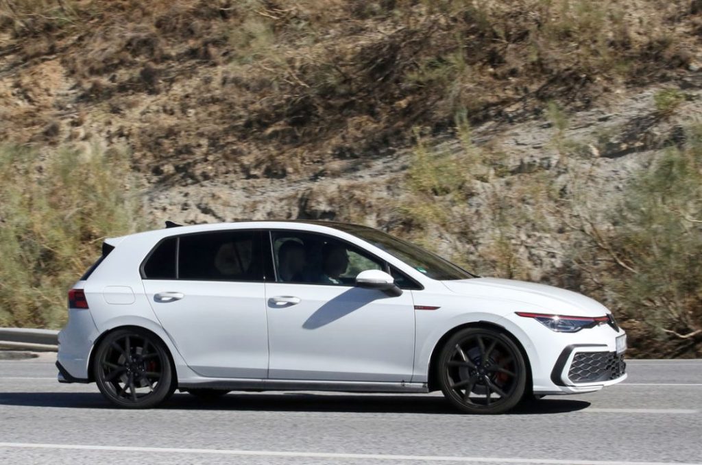 El futuro Volkswagen Golf GTI, al descubierto 2 Motor16 VW Golf GTI facelift 4 Motor16