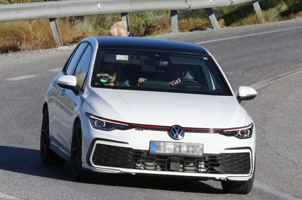 El futuro Volkswagen Golf GTI, al descubierto 9 Motor16 VW Golf GTI facelift 7 Motor16