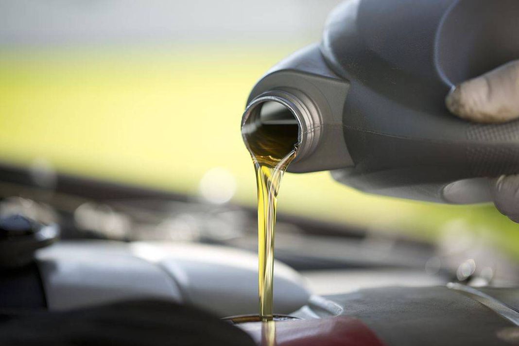5 componentes de tu coche que nunca está de más revisar 120 Motor16 Aceite, lubricantes y enfriamiento del motor