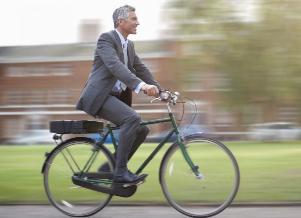 Si te mueves en bicicleta, esto es lo que más te interesa cuando llega el invierno 90 Motor16 a trabajar en bicicleta