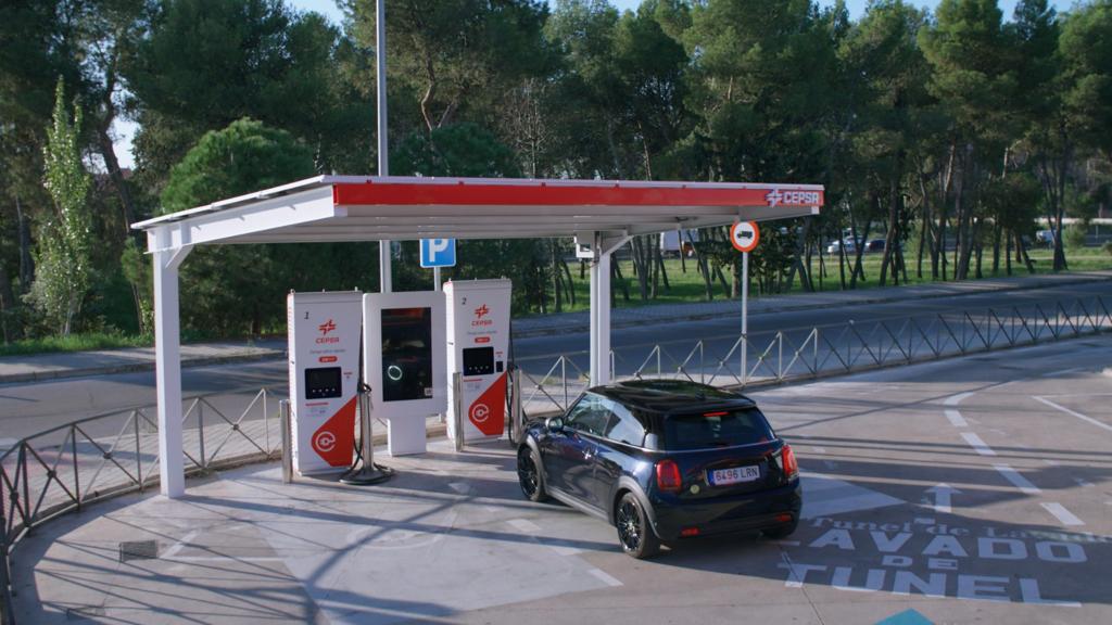 El número de cargadores para coches eléctricos que hay a día de hoy en España 2 Motor16 carga