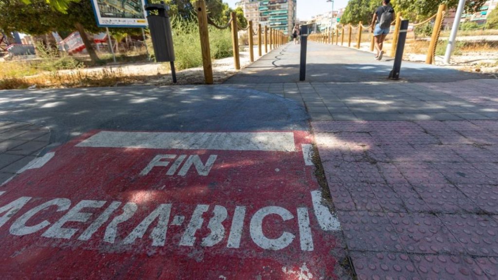 Esta es la nueva señal de la DGT que ha llegado a las calles. Y así tienes que actuar si te la encuentras 195 Motor16 carril