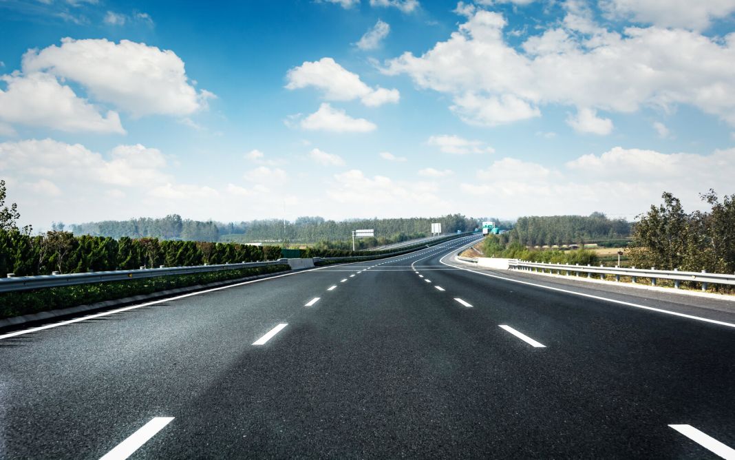 La DGT explica como debes circular por un carril reversible 117 Motor16 Tarifas, sanciones y reglas de prioridad