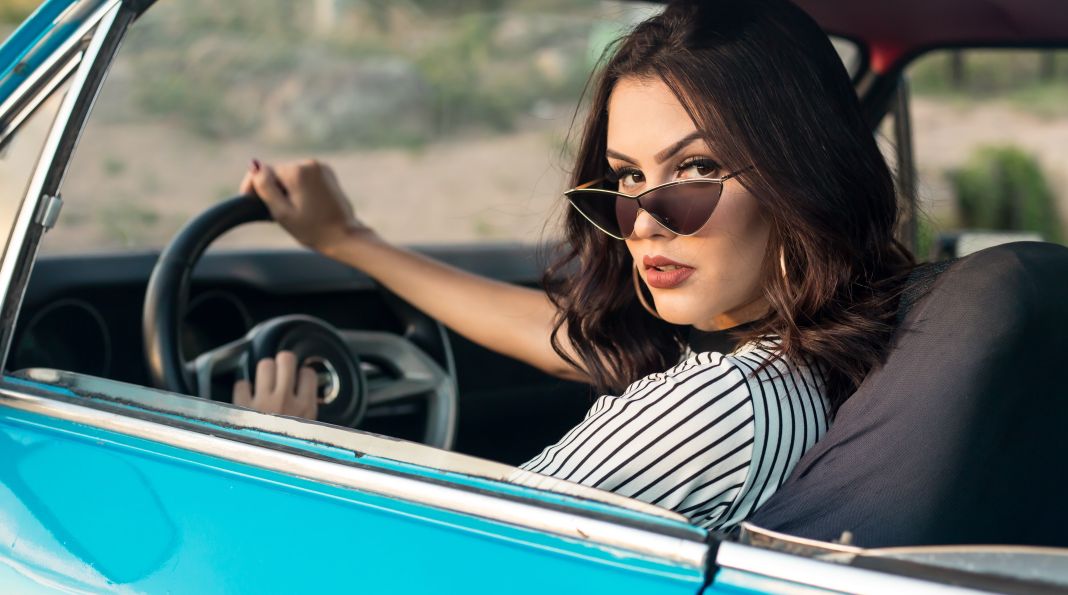 ¿Qué riesgos existen a la hora de conducir sin gafas de sol?