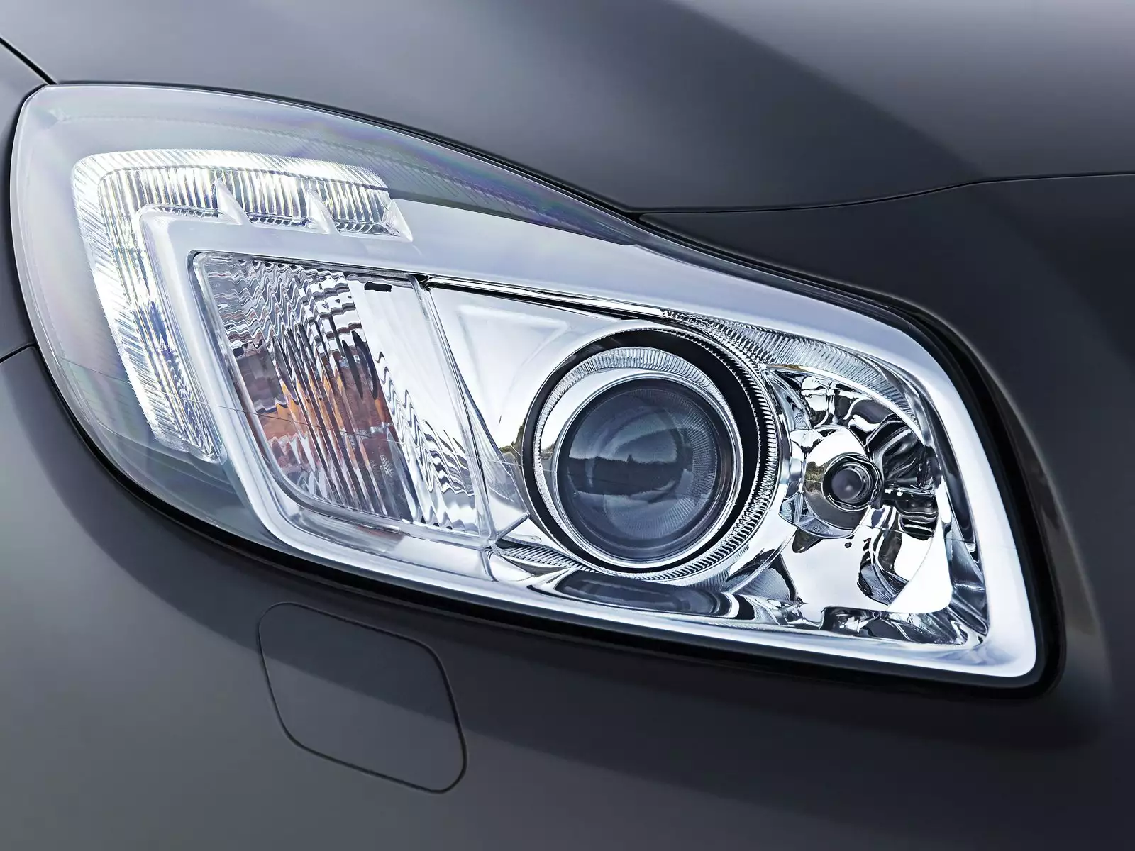 5 componentes de tu coche que nunca está de más revisar 118 Motor16 Sistemas de iluminación y el radiador