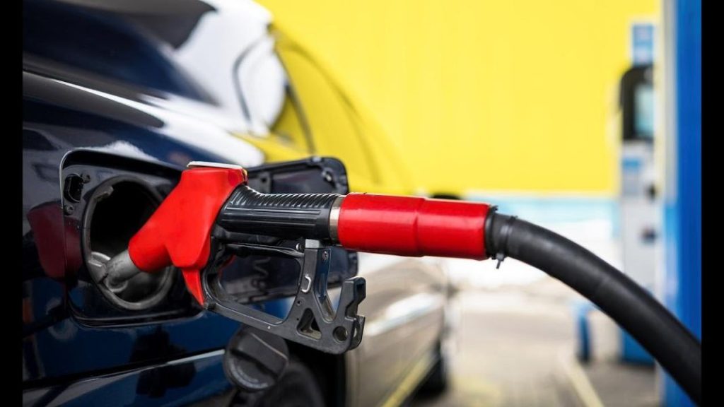 Estos son los tres bancos que te ofrecen descuentos a la hora de echar gasolina 54 Motor16 gasolina