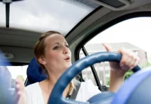Ni Spotify, ni Apple Music, ni Amazon Music: Esta es la forma de escuchar música en el coche que arrasa